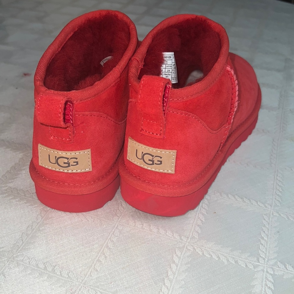 Ugg - Picture 2 of 6